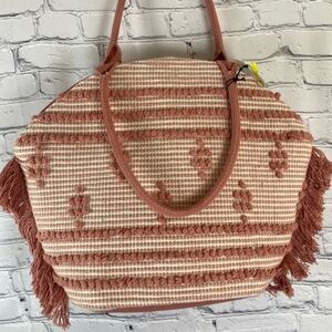 Shade and Shore pink boho tote/beach bag with a clamshell closure 19W x 16H" NWT